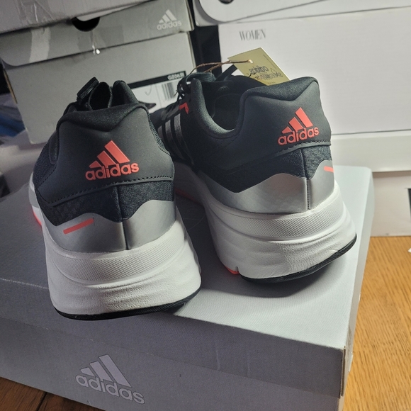 Ladies Adidas Sneaker - Picture 7 of 9